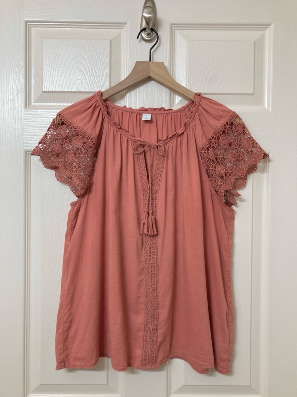Old Navy Women's Terracotta Crochet Sleeve Tassel Tie Shirt Medium Boho Prairie